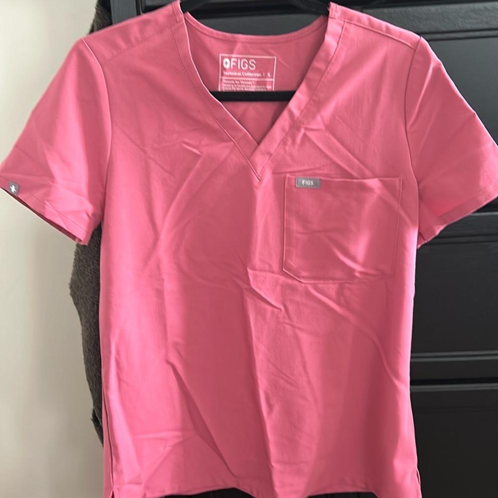 Figs scrub top
